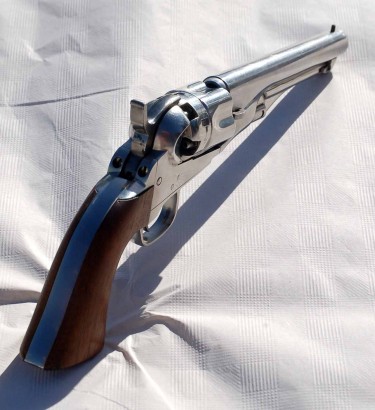 Hola compañeros, haceros una consulta sobre la inscripcion que tiene este revolver en el cañon ya que 31