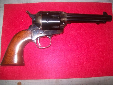 Guenas,por fin tengo mi Uberti Catleman,(sin municion claro). Aprovecho y hago pregunta, puedo asociarme 00