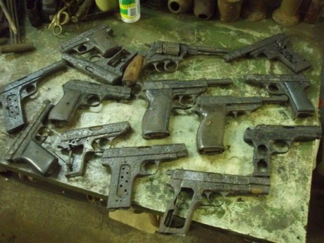 Hace unos días encontré por casualidad en una web extranjera un arma a la venta que hacía muchos años 60