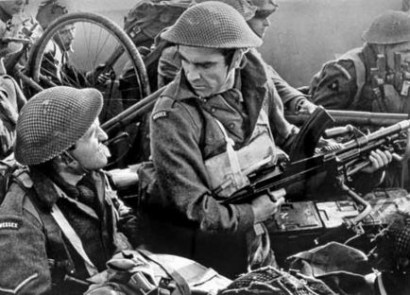 Compañeros,

En vista de las ganas de algunos (Elcafe, Wilcow, Vrakk, etc) por adivinar armas de películas 30