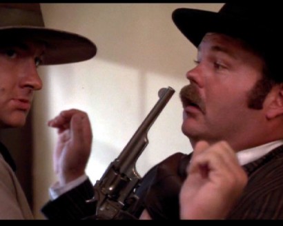 Compañeros,

En vista de las ganas de algunos (Elcafe, Wilcow, Vrakk, etc) por adivinar armas de películas 80