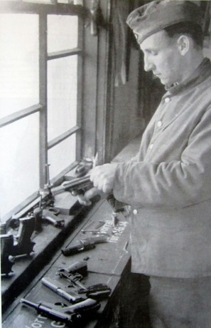 Hace unos días encontré por casualidad en una web extranjera un arma a la venta que hacía muchos años 60