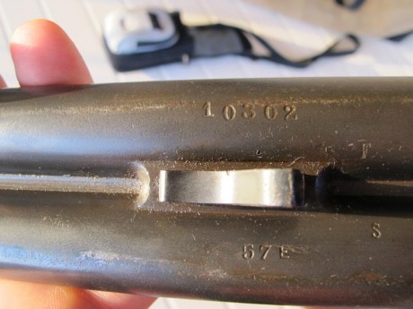 La escopeta de cañones yuxtapuestos, en nuestro lenguaje popular paralela o plana es la escopeta de caza 141