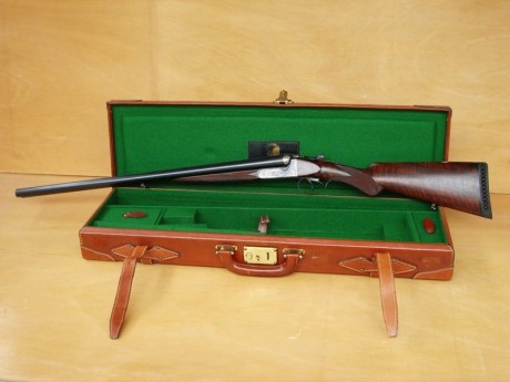 La escopeta de cañones yuxtapuestos, en nuestro lenguaje popular paralela o plana es la escopeta de caza 151