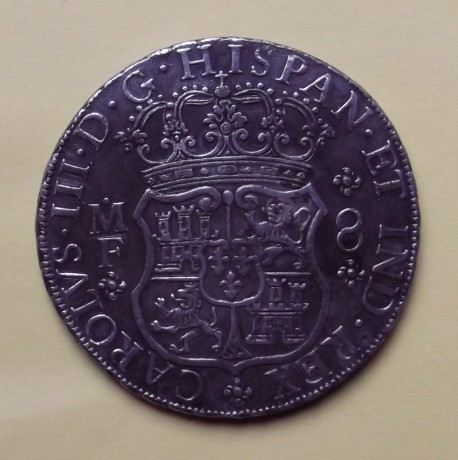 - Precioso, excelentes y muy bien conservado 8 Reales de plata tipo Columnario del reinado de Carlos III 01