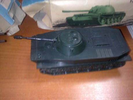 Vendo o cambio por militaria o armas los siguientes juguetes de sanchis de los años 70/80:

Porche fricción 90