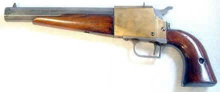 En un foro francés he encontrado esta foto en la que se ve un arma un poco extraña, a la izquierda de 52