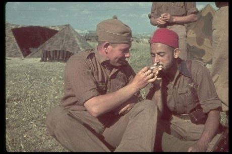  Buen corto !! pero hay una gran pega!! esos uniformes ni siquiera son españoles y esas escopetas de caza 80