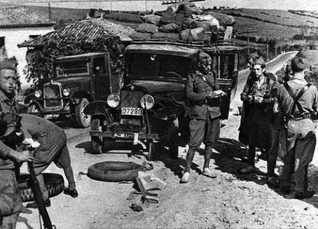  Buen corto !! pero hay una gran pega!! esos uniformes ni siquiera son españoles y esas escopetas de caza 142