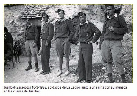  Buen corto !! pero hay una gran pega!! esos uniformes ni siquiera son españoles y esas escopetas de caza 140