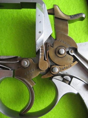Hace unos días encontré por casualidad en una web extranjera un arma a la venta que hacía muchos años 142