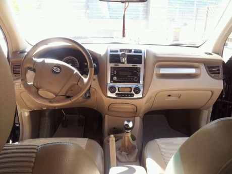 Un compañero me pide que le ponga a la venta su vehículo:
Kia Sportage Diesel 2.0 4x4, 84.000 kms excelente 02