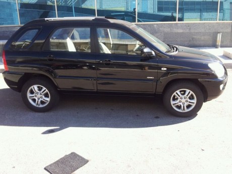 Un compañero me pide que le ponga a la venta su vehículo:
Kia Sportage Diesel 2.0 4x4, 84.000 kms excelente 10