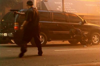 Compañeros,

En vista de las ganas de algunos (Elcafe, Wilcow, Vrakk, etc) por adivinar armas de películas 100
