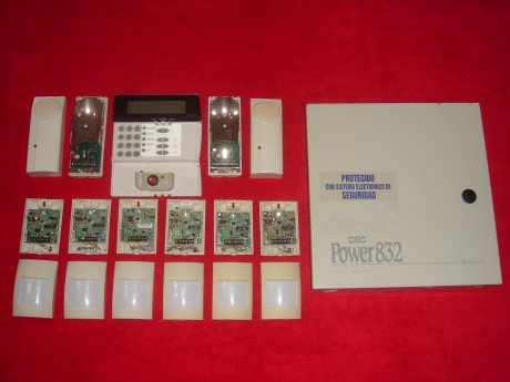 VENDIDO.............CONJUNTO de alarma completa: Central autónoma de conexión telefónica, teclado de alarma,8 00