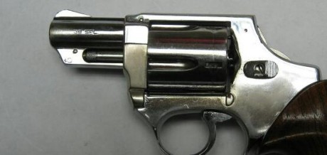 Estoy interesado en comprarme un revolver pequeño para portar de paisano, ya que tengo una glock 17 y 120