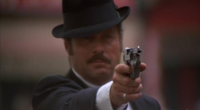 Compañeros,

En vista de las ganas de algunos (Elcafe, Wilcow, Vrakk, etc) por adivinar armas de películas 140