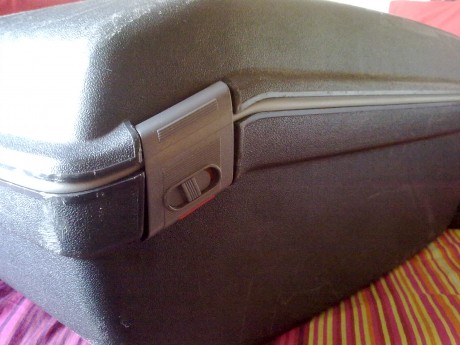 Maleta Samsonite color gris

Gran resistencia y capacidad. Con ruedas
Cierre triple (Central con bloqueo 11