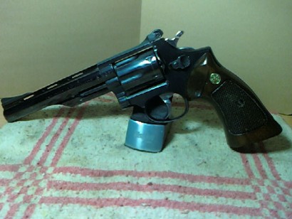 Estimados colegas del vil plomo.

 estoy en la tesitura de cambiar mi maravilloso revolver llama comanche 00