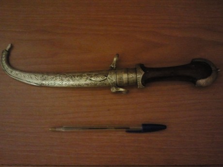 Buenas noches, pues hoy haciendo limpieza he encontrado este cuchillo.
Lo compre hace años de viaje a 02