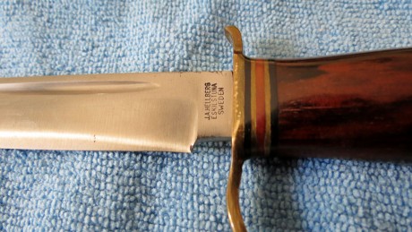 Hola,tengo este cuchillo "J.A. HELLBERG ESKILSTUNA SWEDEN"que era de mi suegro y lo quiero vender,pero 02