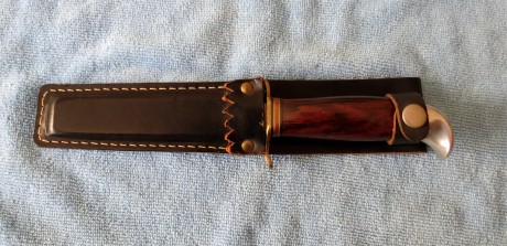 Hola,tengo este cuchillo "J.A. HELLBERG ESKILSTUNA SWEDEN"que era de mi suegro y lo quiero vender,pero 00