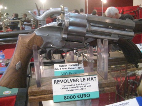 Una carabina-revólver Le Mat y un revólver, de retrocarga.
No conocía la existencia de la carabina-revólver 02
