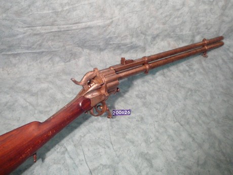 Una carabina-revólver Le Mat y un revólver, de retrocarga.
No conocía la existencia de la carabina-revólver 01