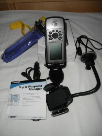 Vendo: GPS GARMIN-MAP 76 CS (COMO NUEVO)
Con:
* 2 soportes para coche (excelente sujección).
* 1 Cable 00