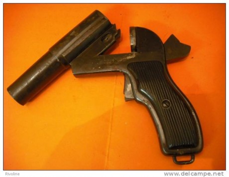 Hace unos días encontré por casualidad en una web extranjera un arma a la venta que hacía muchos años 52