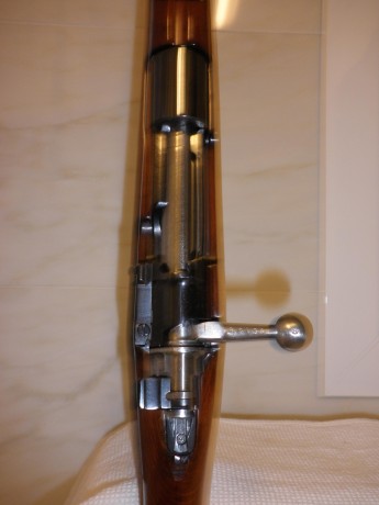 Tengo un amigo que tiene a la venta un antiguo mauser Checo militar  del 7,92 x 57,  todo original con 01