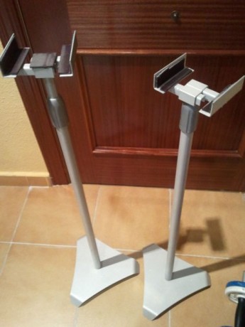 Se vende estos dos pies de altavoces regulables en altura y sujeción lateral ideales para Home Cinema,etc.
Precio 00