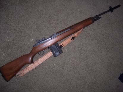VENDO CORREA ORIGINAL M14 SPRIGFIELD REGULABLE Y DOS CARGADORES DE 20 SIN ESTRENAR.325€. 00
