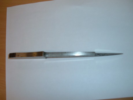 Hola ,queria con vuestra ayuda identificar este cuchillo de lanzar.Por lo que me contaron esta hecho en 00