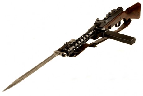 Hace unos días encontré por casualidad en una web extranjera un arma a la venta que hacía muchos años 71