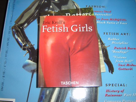 hola vendo estos minilibros taschen fotografia erotica ,y fetichismo  20 € cada uno envio incluido 01