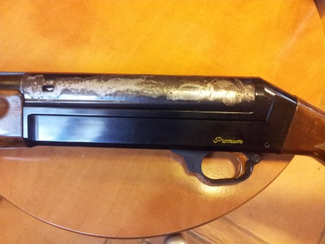 Muy buenas.
He adquirido una escopeta repetidora Benelli Premium en muy estado pero tiene un desperfecto 00