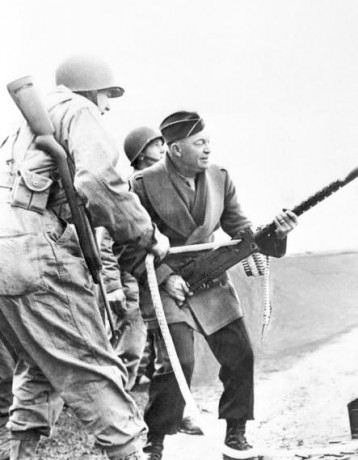 Hace unos días encontré por casualidad en una web extranjera un arma a la venta que hacía muchos años 121
