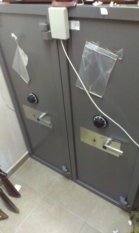 Vendo dos cajas fuertes marca Arfe homologadas con grado de seguridad IV, sus medidas son 1390 x 530 x 00