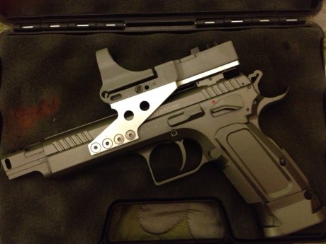 Esta Tanfoglio Eric Custom es una maravilla: guapa, pesada, eficiente y económica. Es algo necesario en 00
