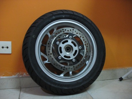 Vendo rueda delantera nueva y completa para Suzuki Burgman mod.2007/2008 (Llanta+discos+neumatico)
Precio: 00