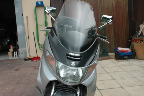 VENDO MOTO SUZUKI BURGMAN 250 ,RECIEN REVISADA ,ITV 2014 ,CAMBIO COMPLETO CONJUNTO EMBRAGUE NUEVO ,BATERIA 00