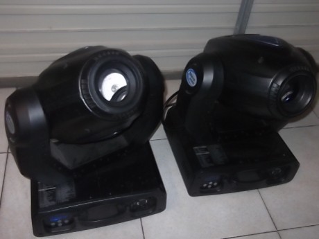 PARA PERSONAS QUE TENGAN LOCAL PUB,SALA FIESTAS ,GRUPO DE MUSICA TENGO 2 FOCOS ESCANERS MARCA CRIVEN SCANVISION 00