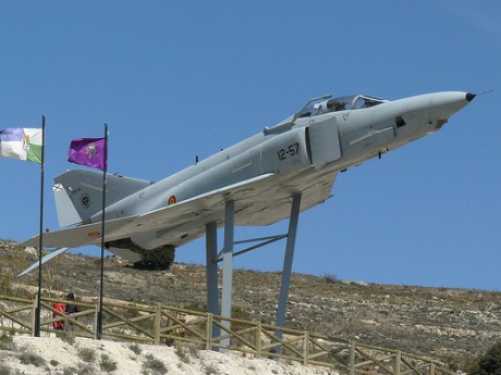 Propongo un post a ver si tiene viabilidad, se trata de poner fotos de vehiculos militares a modo de monumentos 60
