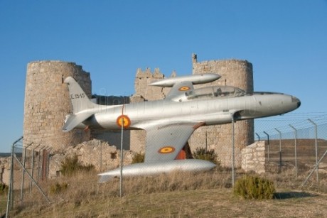 Propongo un post a ver si tiene viabilidad, se trata de poner fotos de vehiculos militares a modo de monumentos 80