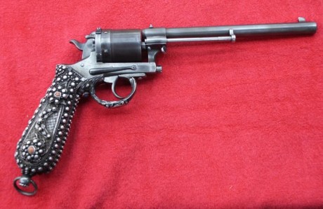 Hace unos días encontré por casualidad en una web extranjera un arma a la venta que hacía muchos años 32