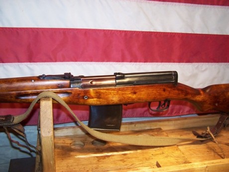 Dos cosas sobre el svt-40:
-la bocacha: la original tenía 6 orificios a cada lado. Las que llevan dos, 00