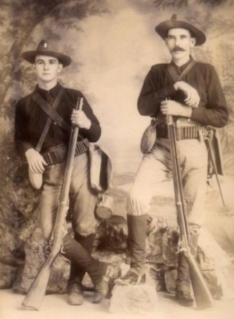 Hace unos días encontré por casualidad en una web extranjera un arma a la venta que hacía muchos años 100