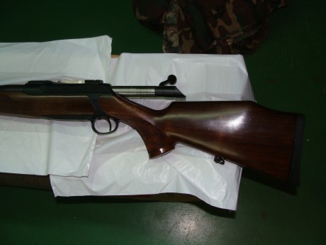 Vendo un Sauer 202 Clasic,calibre 7mmRMAG,con bases tipo Waver y dispareador de pelo.
El rifle esta totalmente 01