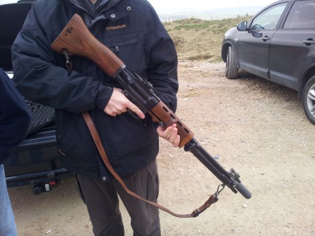 En armeria FIOL se anuncia una réplica del STG 44 en calibre original 7,92 kurtz

https://www.fiol-mallorca.com/product_info.php?cPath=58_70&products_id=1672

Claro 110